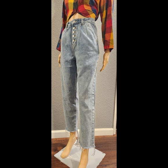 Retro Highwaisted Jeans - Picture 6 of 15